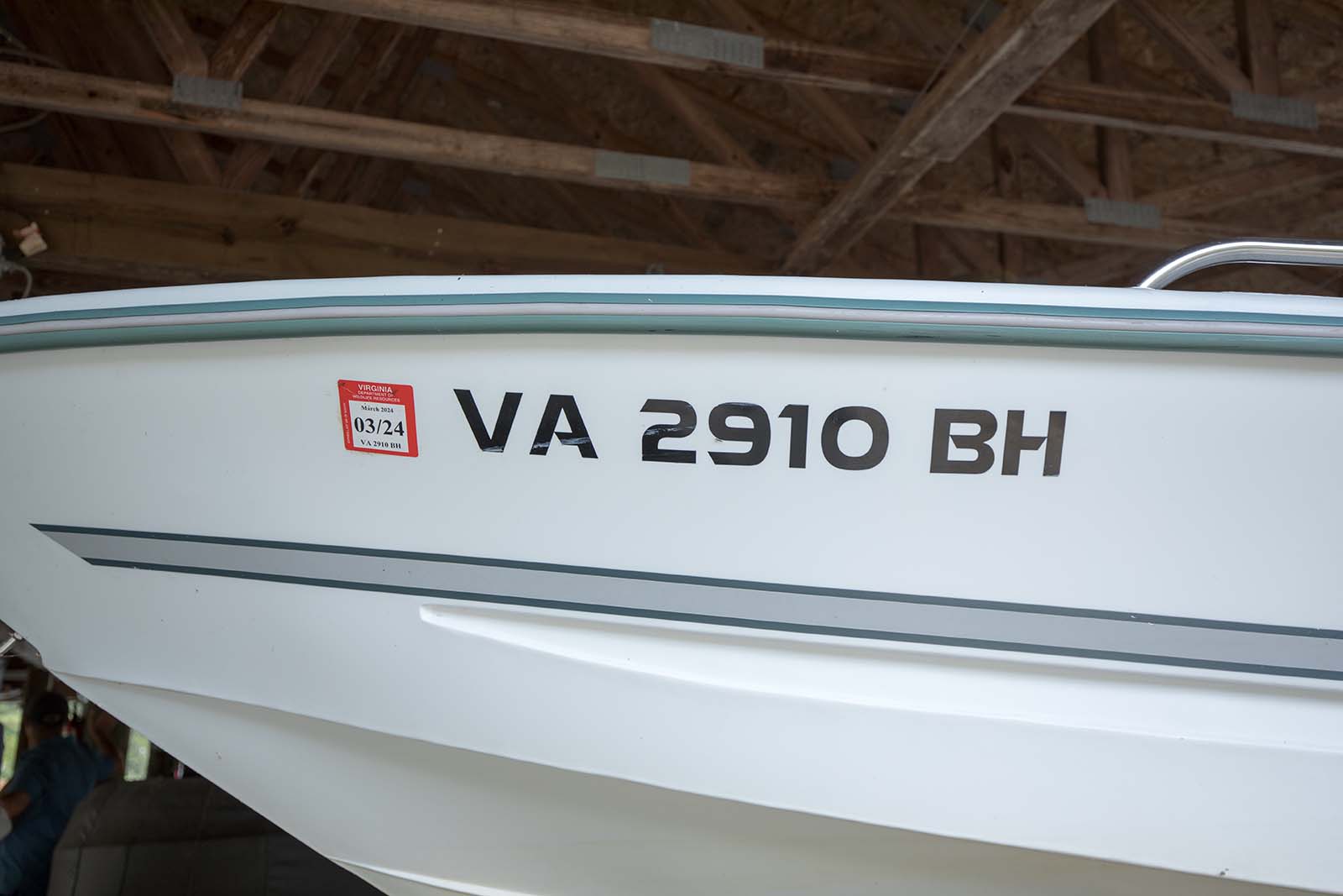 船身上顯示登記號碼