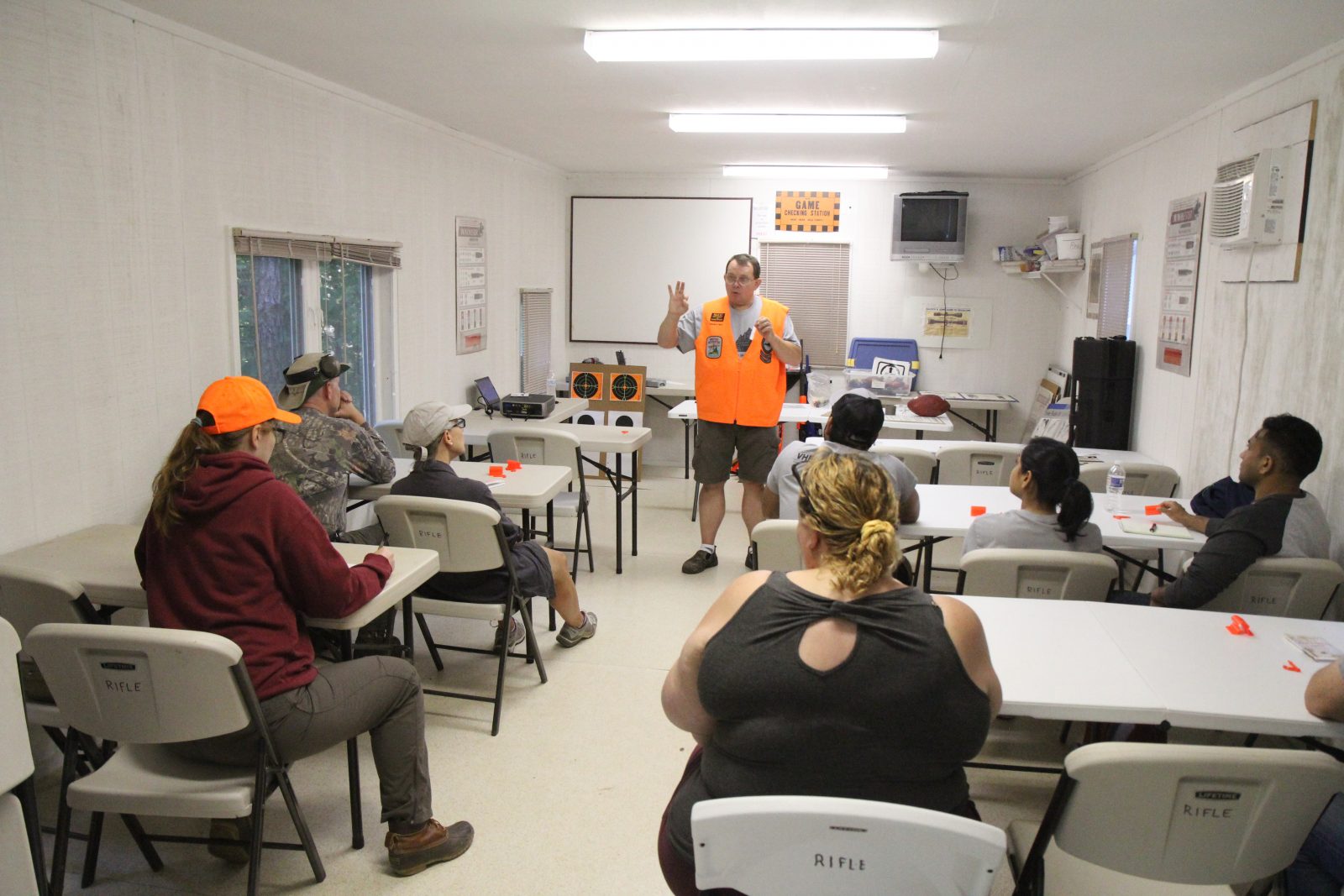 進行中狩獵技能課堂講座的圖片